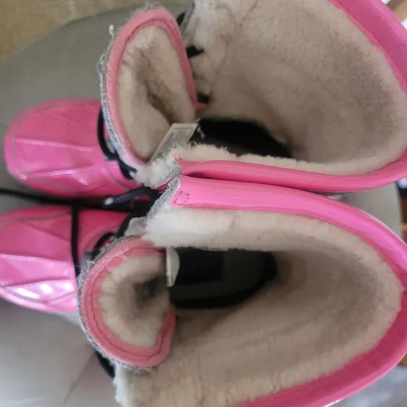 Kids UGG waterproof boots. Size 3.