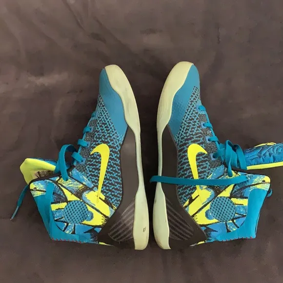 Kobe high top tennis shoes