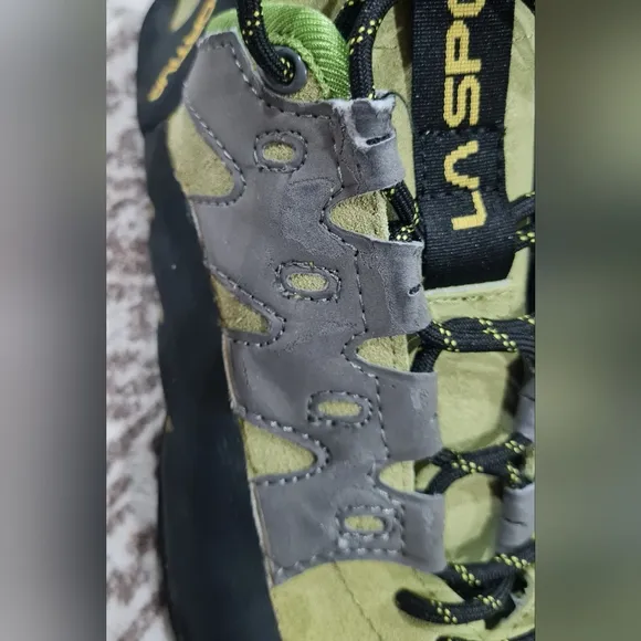 La Sportiva Climbing Shoes Size: 8.5  TARANTULACE Green Leather Lace-Up Boulder