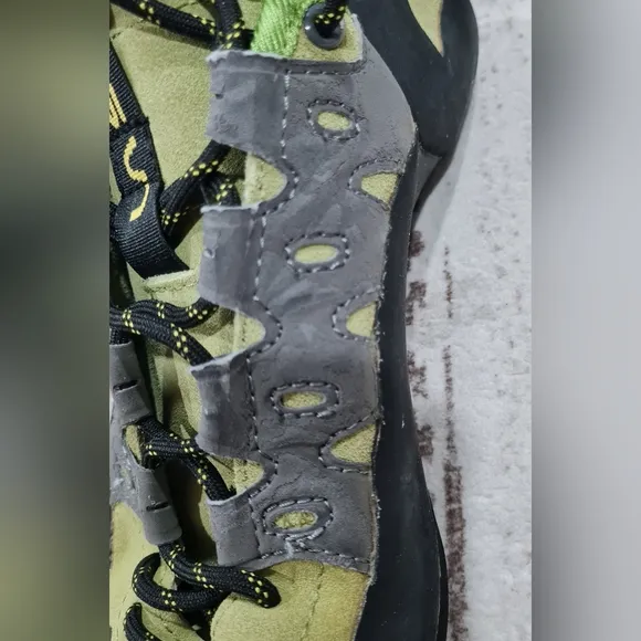 La Sportiva Climbing Shoes Size: 8.5  TARANTULACE Green Leather Lace-Up Boulder