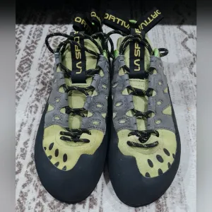 La Sportiva Climbing Shoes Size: 8.5  TARANTULACE Green Leather Lace-Up Boulder
