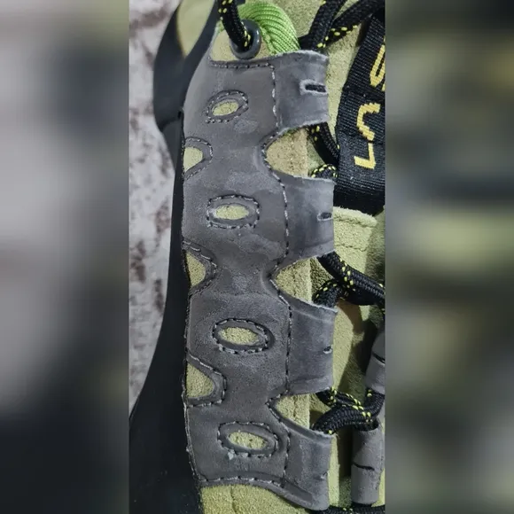 La Sportiva Climbing Shoes Size: 8.5  TARANTULACE Green Leather Lace-Up Boulder