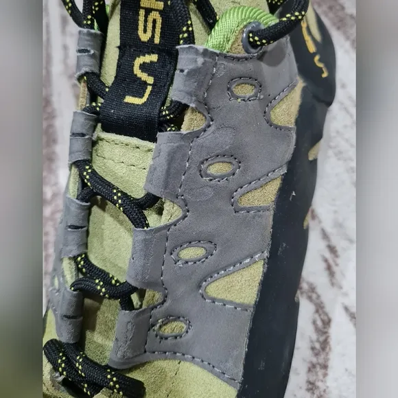La Sportiva Climbing Shoes Size: 8.5  TARANTULACE Green Leather Lace-Up Boulder