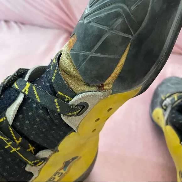 La Sportiva Solution Climbing Shoes Men’s 41.5 or 8.5 ( Women’s 9.5 ) Downturn