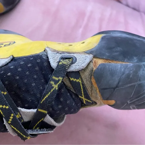 La Sportiva Solution Climbing Shoes Men’s 41.5 or 8.5 ( Women’s 9.5 ) Downturn