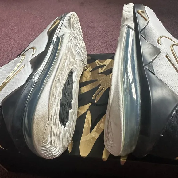 LeBron 17 Low 'Metallic Gold'; men’s size 9