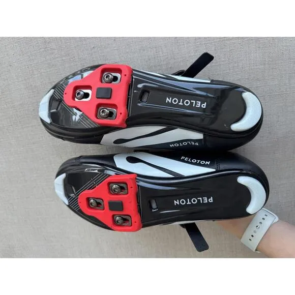 LIKE NEW Peloton Cycling Bike Spinning Spin Cleats Shoes Size 39 / US Size 8
