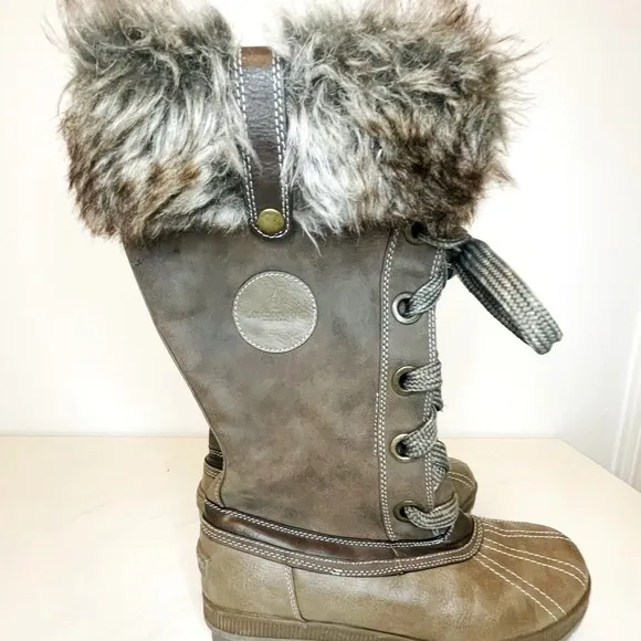LONDON FOG Women’s Melton Duck Boots