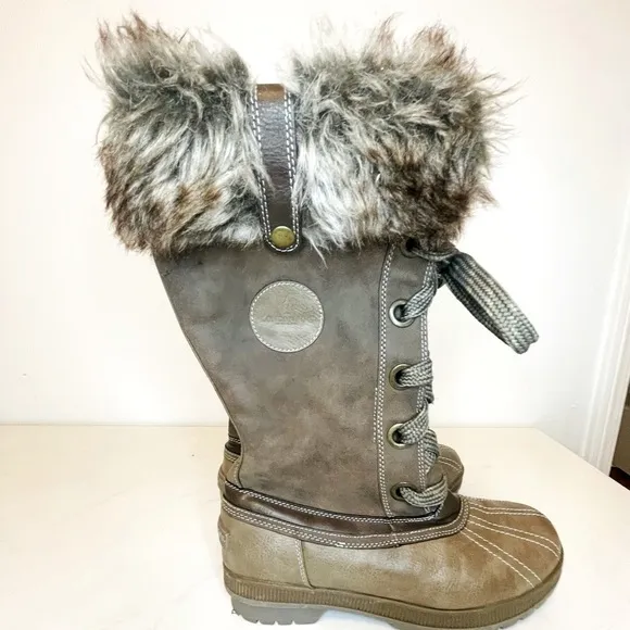 LONDON FOG Women’s Melton Duck Boots