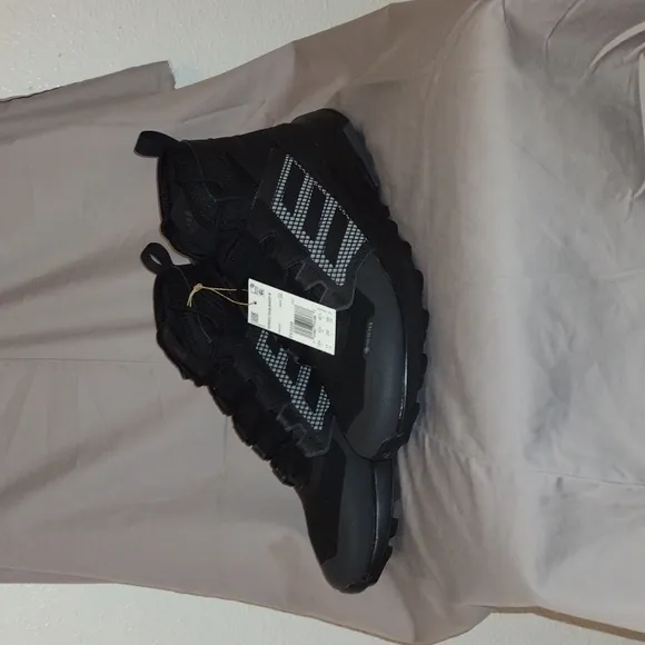 Men's, Black and Silver Terrex Trail maker MID GTX Size 11