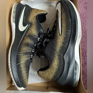 Men’s Nike Air Max Infuriate Low; Black White &amp; Gold; size 8