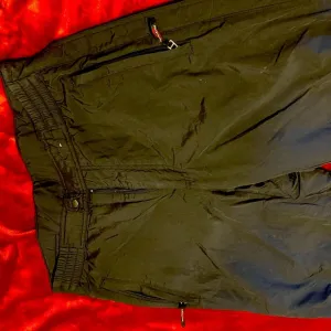 Men’s OBERMEYER  ski pants (LARGE)