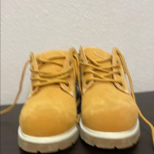 Men’s shoes size 10.5