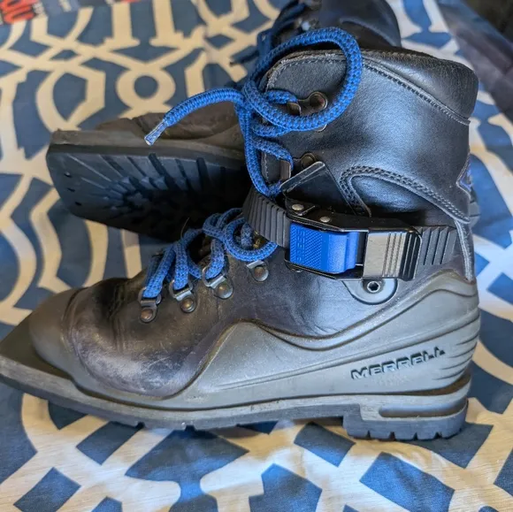 Merrell Women's size 7 ski Boots XC cross country 75mm 3 pin