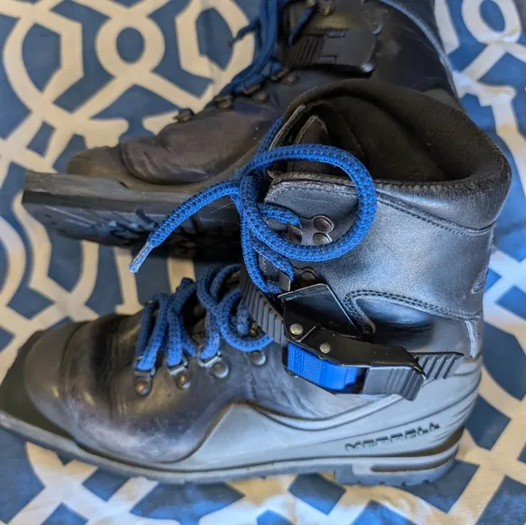 Merrell Women's size 7 ski Boots XC cross country 75mm 3 pin