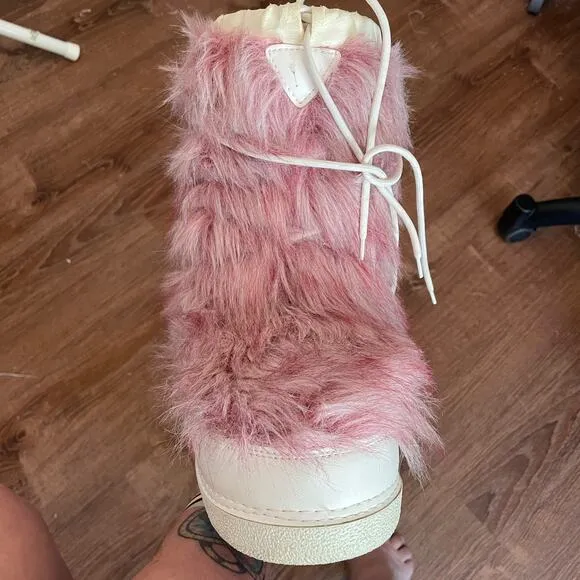 Modes White w/Pink Faux Fur Snow or After Ski Boots Made in Romania Foam Padded