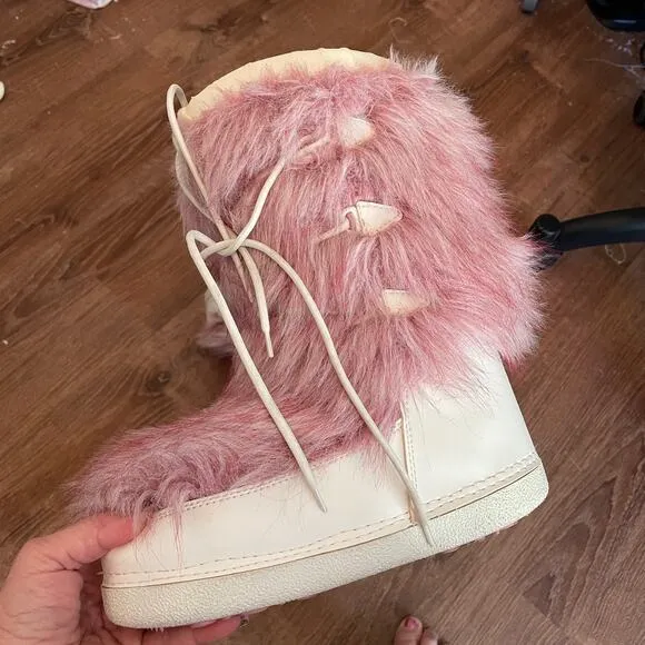 Modes White w/Pink Faux Fur Snow or After Ski Boots Made in Romania Foam Padded