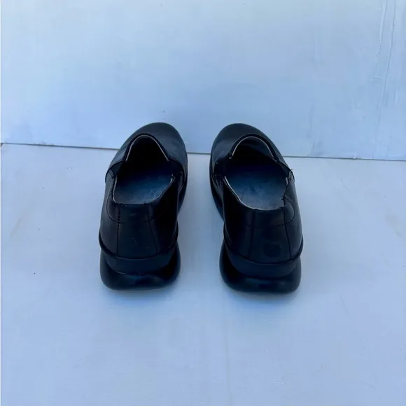 Moshn by Klogs black slip on shoes. Sz 9M