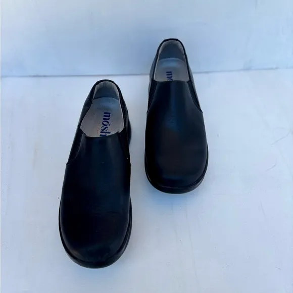 Moshn by Klogs black slip on shoes. Sz 9M