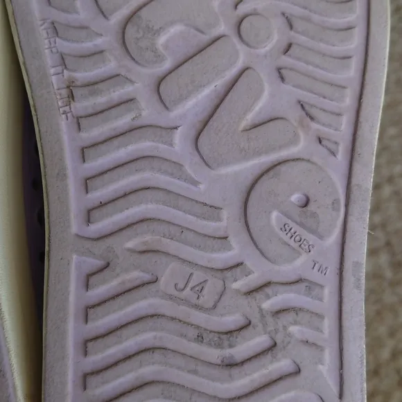 Native Kids Shoes Jefferson Slip-on Sneakers in Purple size J4