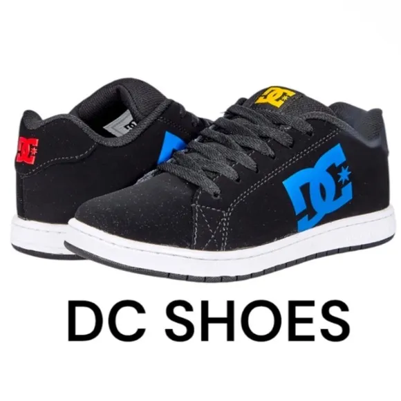 New authentic DC signature skate shoes sneakers sz 5.5 boys display