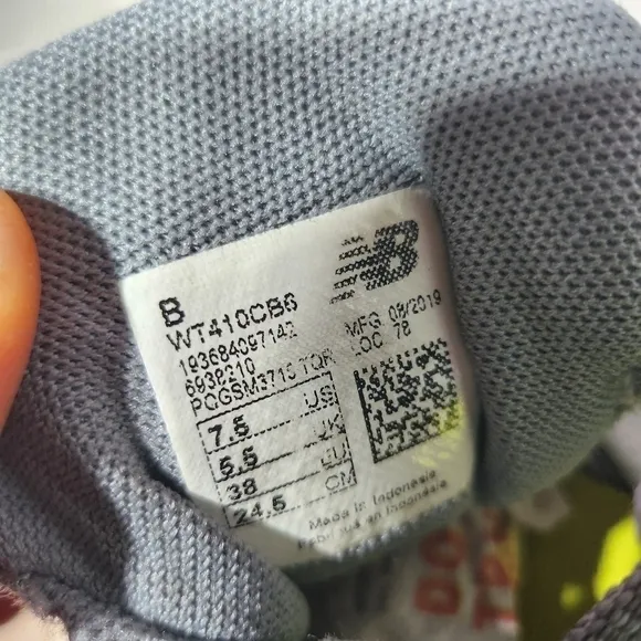 New Balance 410 v6 Womens Size 7.5B Shoes Gray Trail Running Shoes WT410CB6