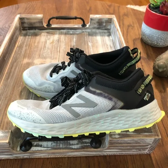 New Balance Arishi Trail V1 Running Shoes Gray Green Women's size 9.5 WTARISS1