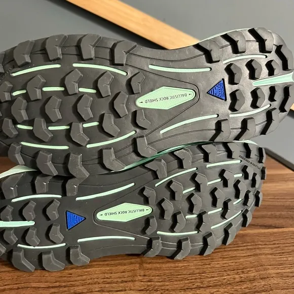 New Brooks Cascadia Trail 16 Women’s Running Shoes Size: 7.5 Medium Black/Green