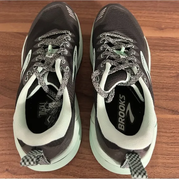 New Brooks Cascadia Trail 16 Women’s Running Shoes Size: 7.5 Medium Black/Green