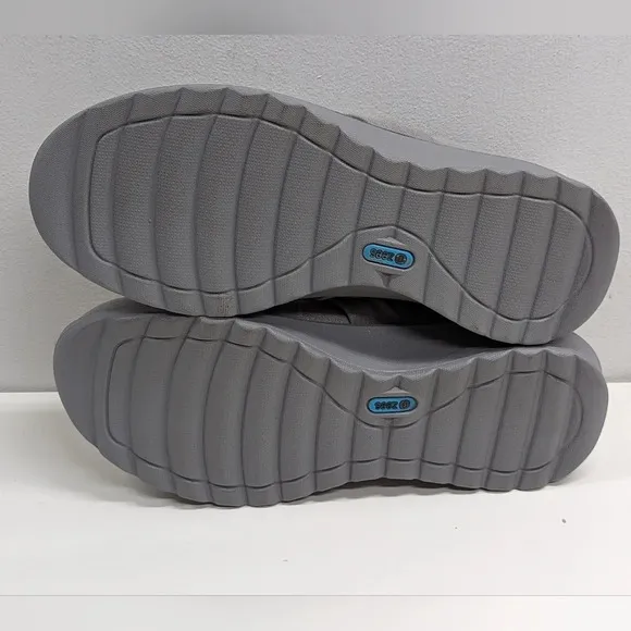 New Bzees Slip On Glimmer Loafer Women's Size 5