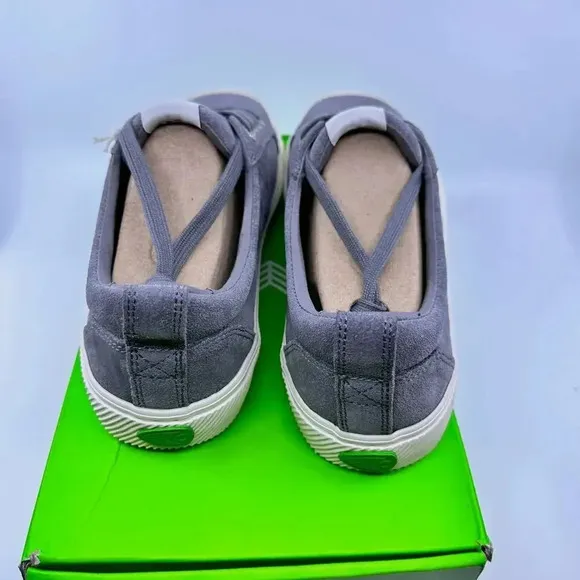 NEW Cariuma Oca Low Top Suede Sneaker Shoes Casual Charcoal Grey Unisex M8.5/M10
