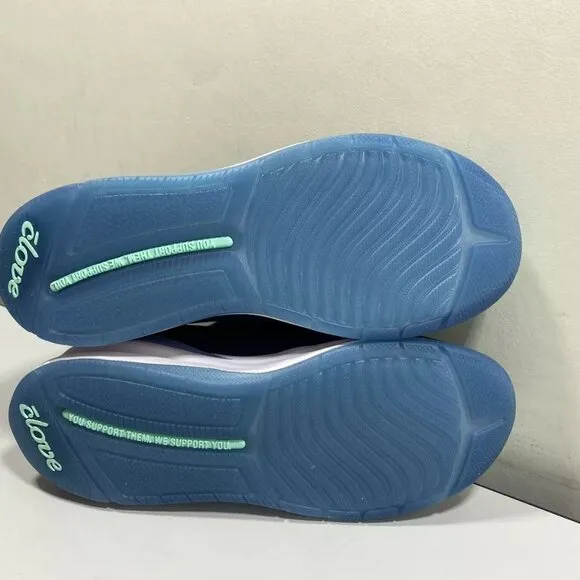NEW CLOVE  Classic Sneakers Size 8.5 Healthcare Comfort Toggle Fluid Resistant