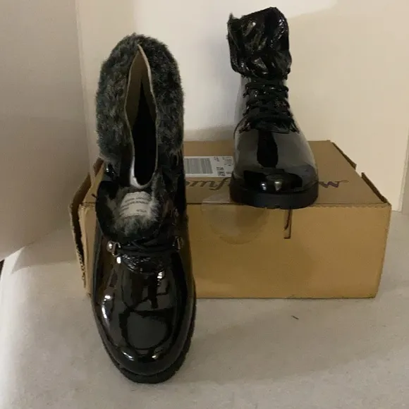 New Comfortview 7 WW Black Patent Leather Vylon Hiker Bootie