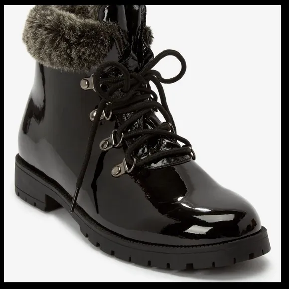 New Comfortview 7 WW Black Patent Leather Vylon Hiker Bootie