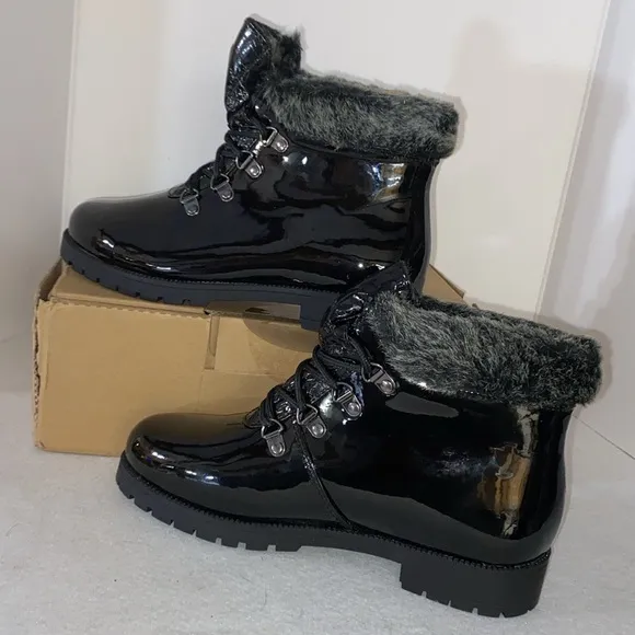 New Comfortview 7 WW Black Patent Leather Vylon Hiker Bootie