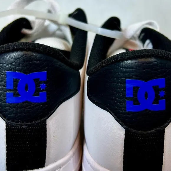 New DC Kids Boys White Sneakers Athletic Shoes / Sz 4.5