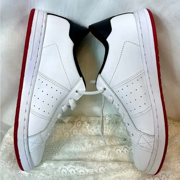 New DC Kids Boys White Sneakers Athletic Shoes / Sz 4.5