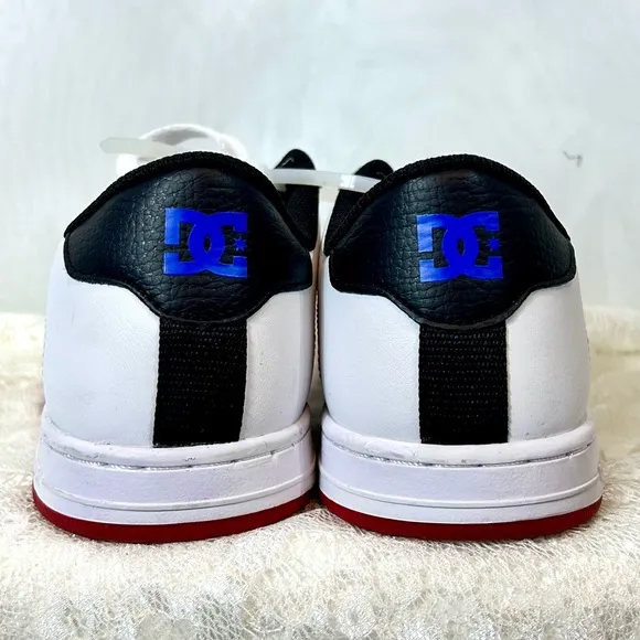 New DC Kids Boys White Sneakers Athletic Shoes / Sz 4.5