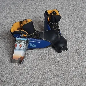 New Igloo Salomon Cross Country Ski Boots
