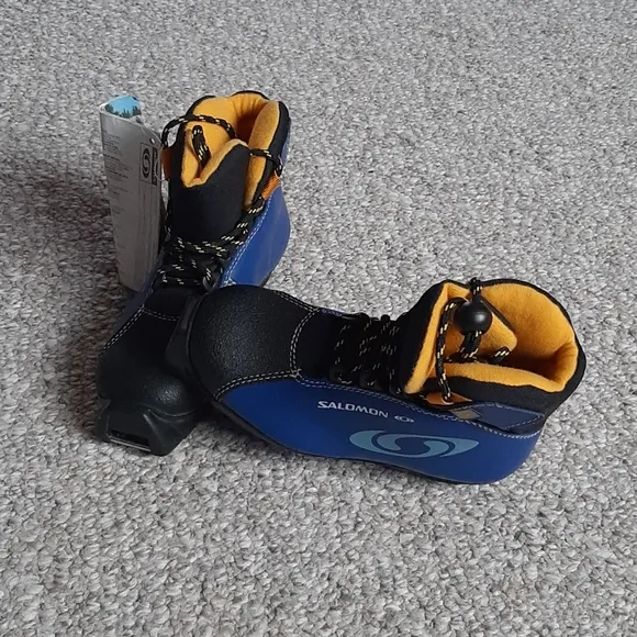New Igloo Salomon Cross Country Ski Boots