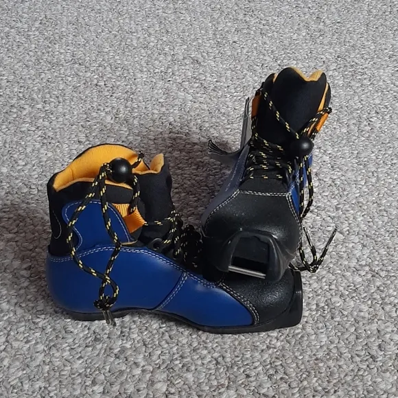 New Igloo Salomon Cross Country Ski Boots