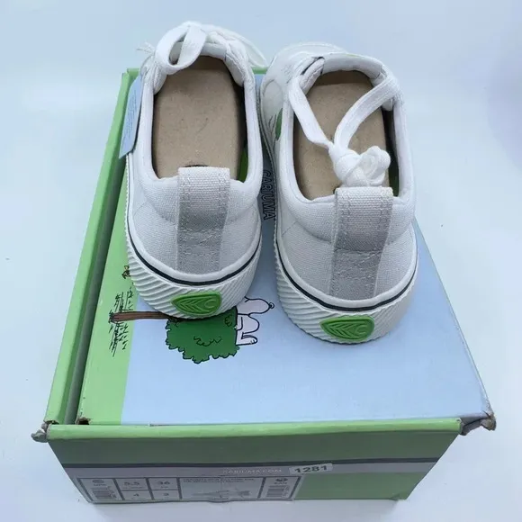 NEW In Box Cariuma Peanuts Earth Oca Low Canvas Sneaker Shoes Off-White 4/5.5