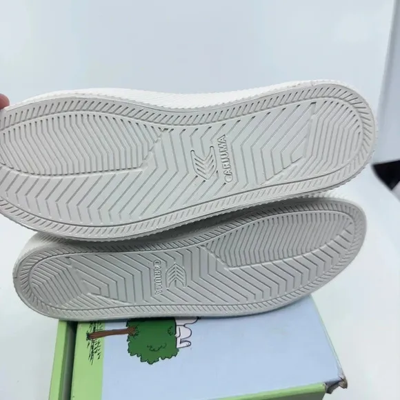 NEW In Box Cariuma Peanuts Earth Oca Low Canvas Sneaker Shoes Off-White 4/5.5