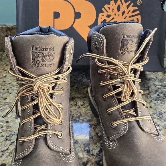 New In Box Timberland Brown Women's Boots Size 10 Wide