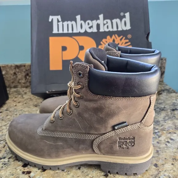 New In Box Timberland Brown Women's Boots Size 10 Wide