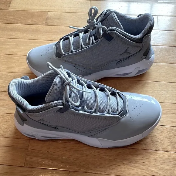 NEW Nike MENS 11 Jordan Max Aura 4 Cool Grey Wolf Grey White Sneakers