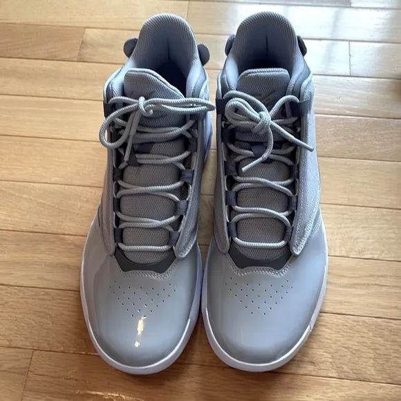 NEW Nike MENS 11 Jordan Max Aura 4 Cool Grey Wolf Grey White Sneakers
