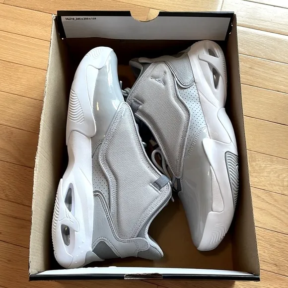 NEW Nike MENS 11 Jordan Max Aura 4 Cool Grey Wolf Grey White Sneakers