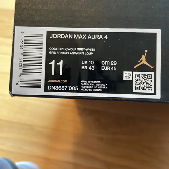 NEW Nike MENS 11 Jordan Max Aura 4 Cool Grey Wolf Grey White Sneakers