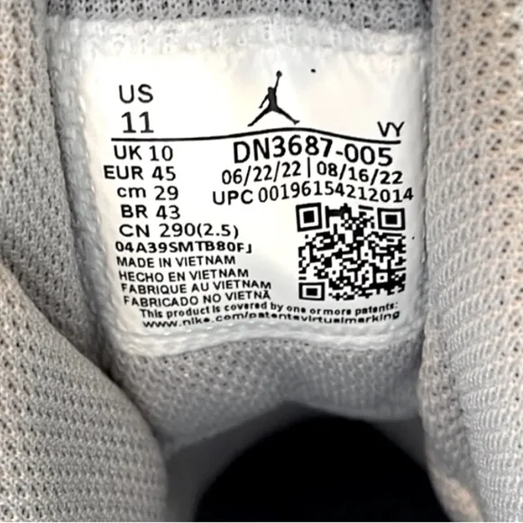 NEW Nike MENS 11 Jordan Max Aura 4 Cool Grey Wolf Grey White Sneakers